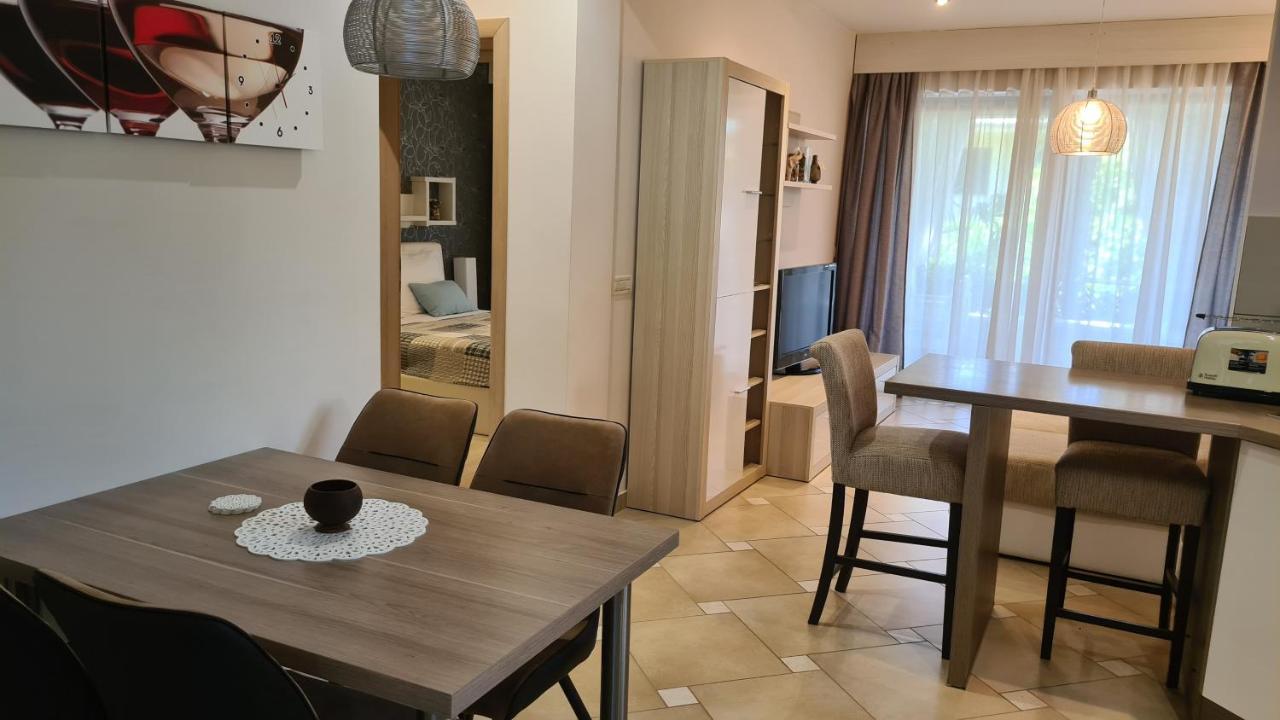 Villa Amalia Apartments 马林斯卡 外观 照片