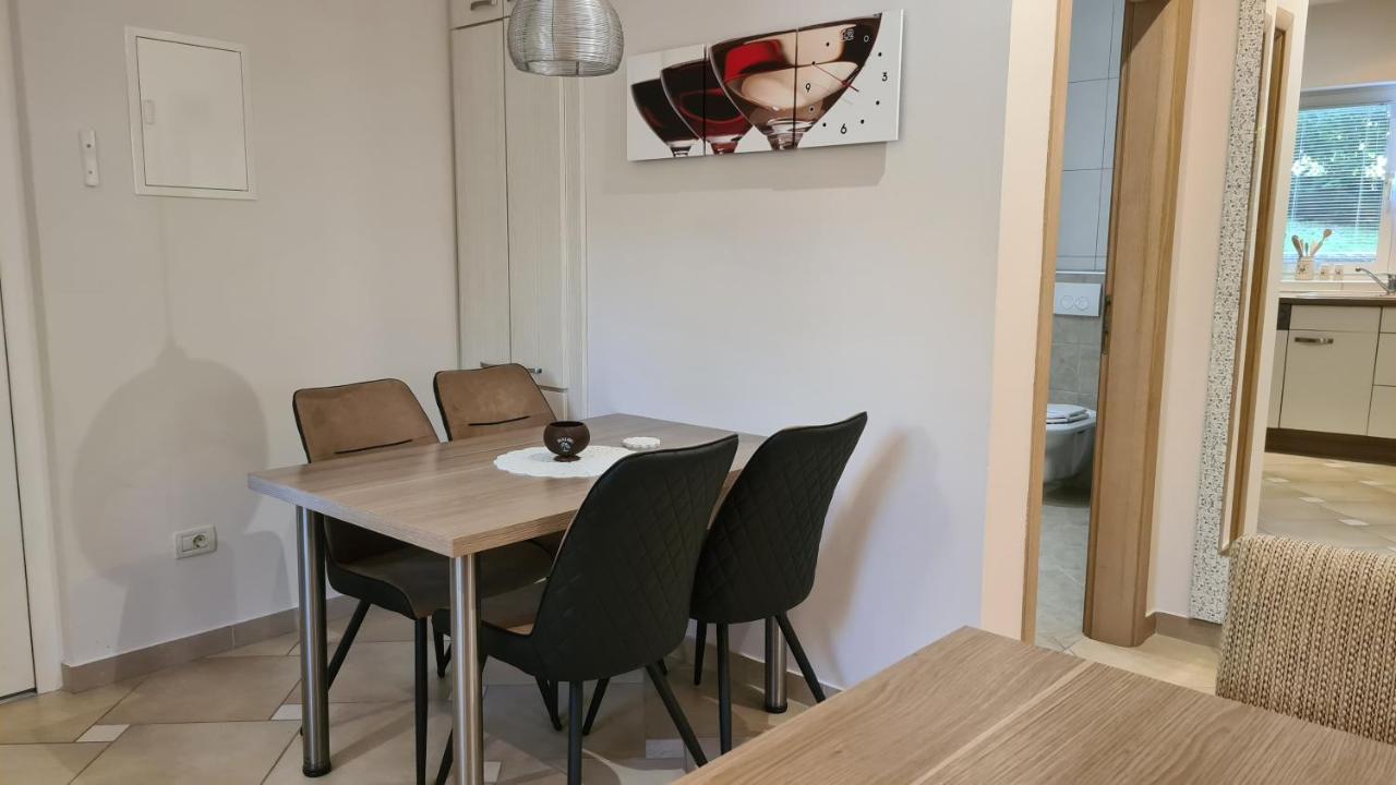 Villa Amalia Apartments 马林斯卡 外观 照片